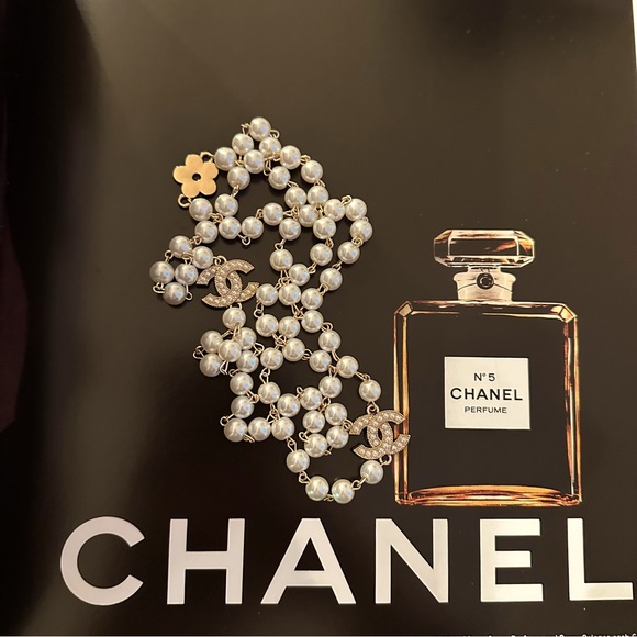 Chanel Two Zipper Pull Faux Pearl Gold Tone Charms - Picture 1 of 5